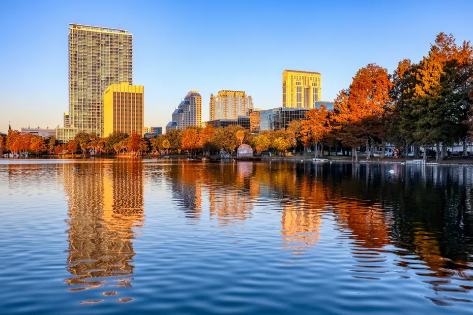 Sunrise over Lake Eola park in downtown Orlando